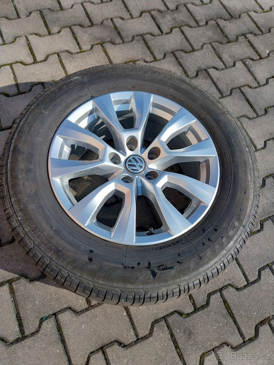Bridgestone Dueller 245/65 R17 111H