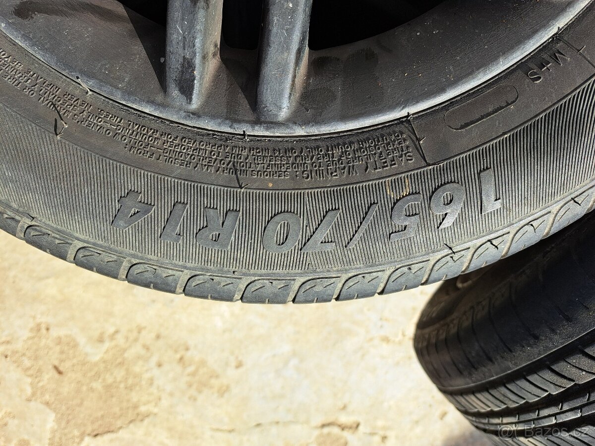 Prodám kola s letními pneu na Fiat Punto