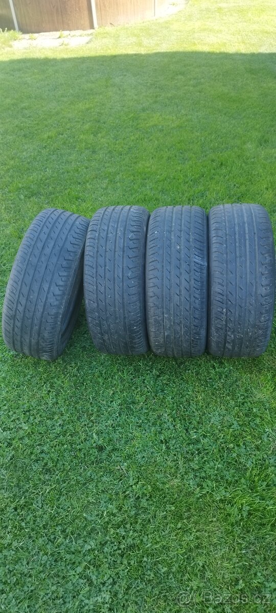 Letní pneu 215/55 R16