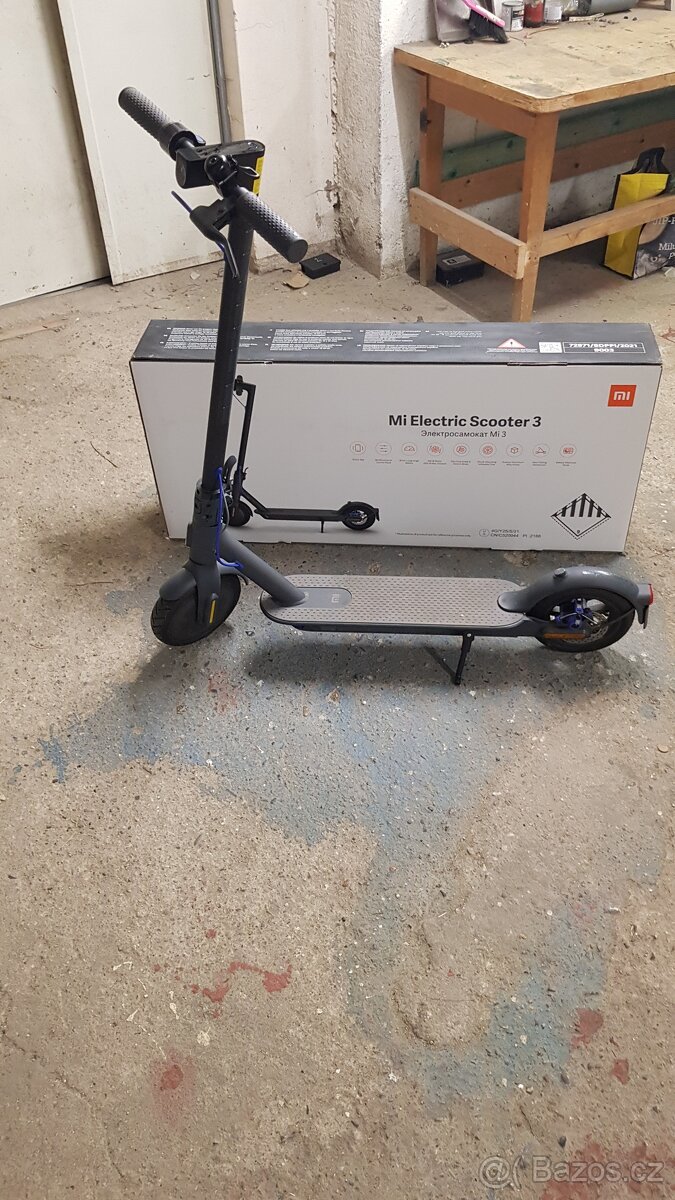 Zánovní elektrokoloběžka Xiaomi Mi Electric Scooter 3 Black