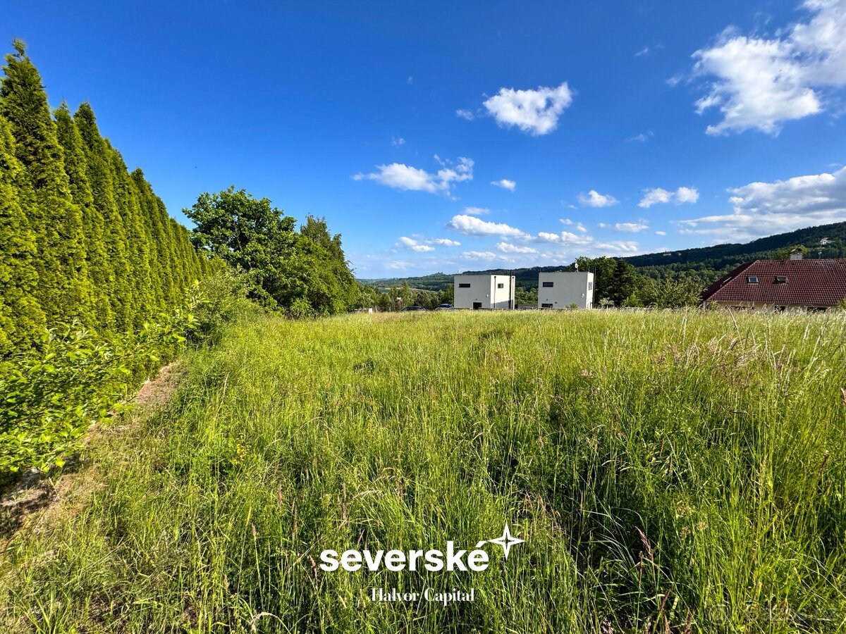 Krásný slunný stavební pozemek 1049m² v žádané části Turnova