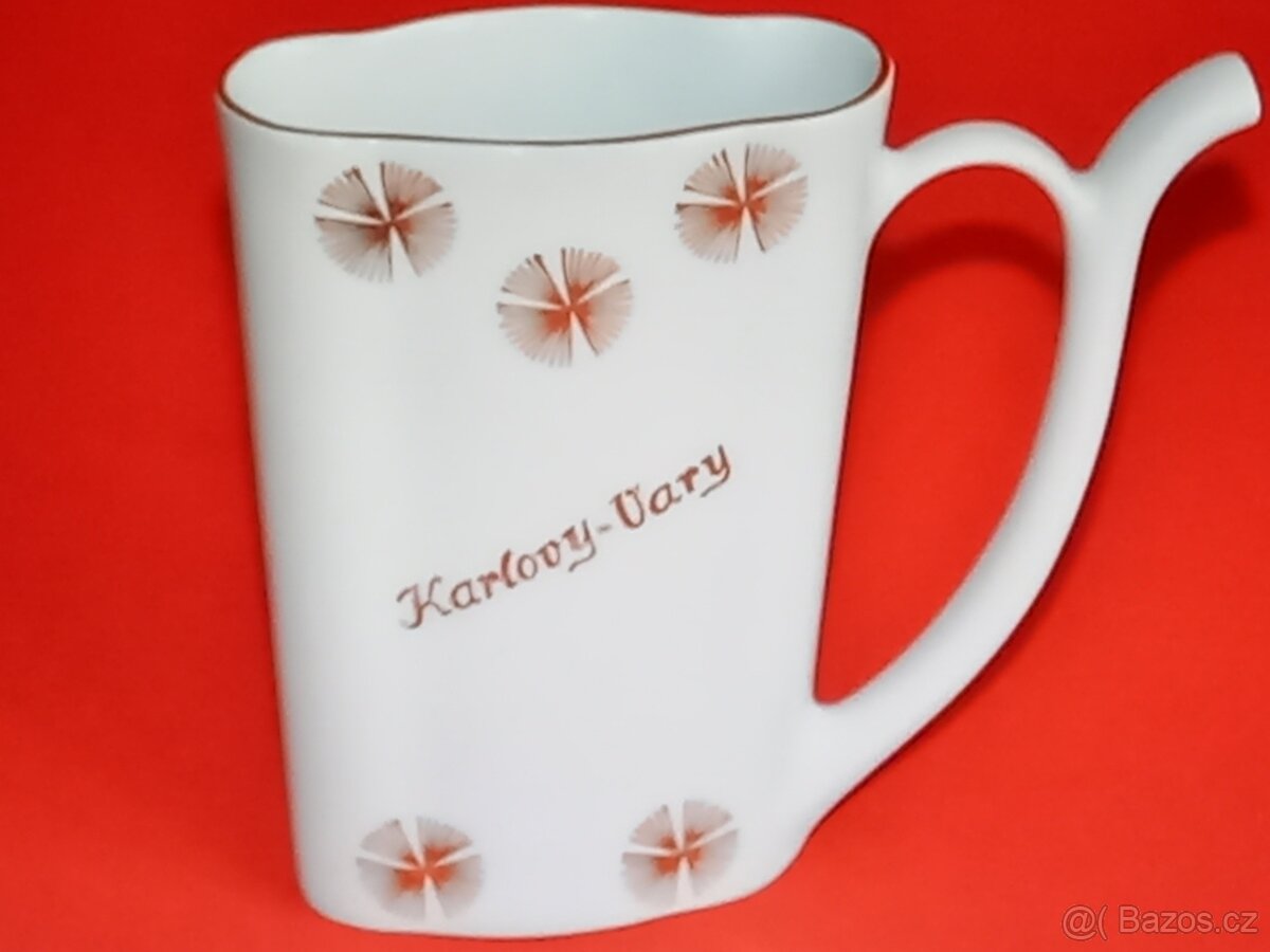 Pohár na léčivou vodu a skleněné 1/4 l. hrnečky.
