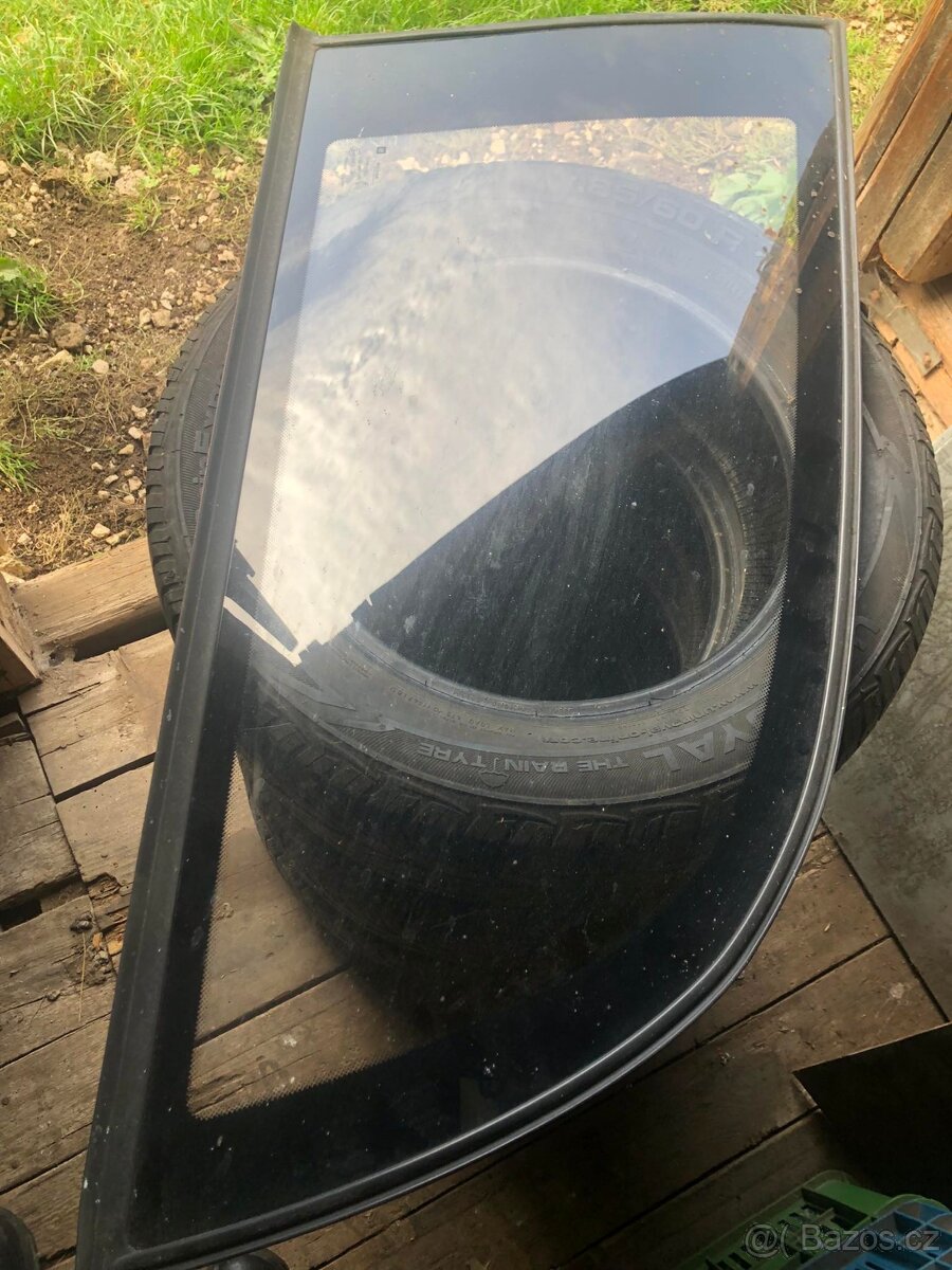 bocni sklo kufru Opel Omega combi