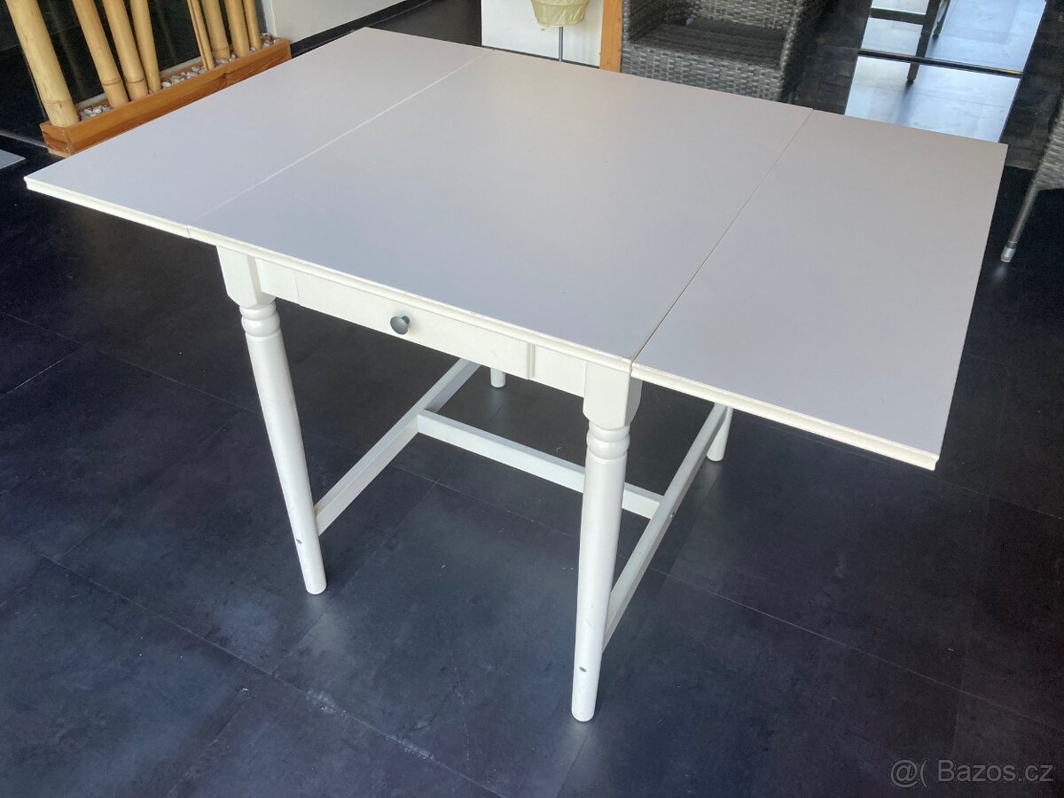 Rozkládací stůl ze série Ikea Ingatorp