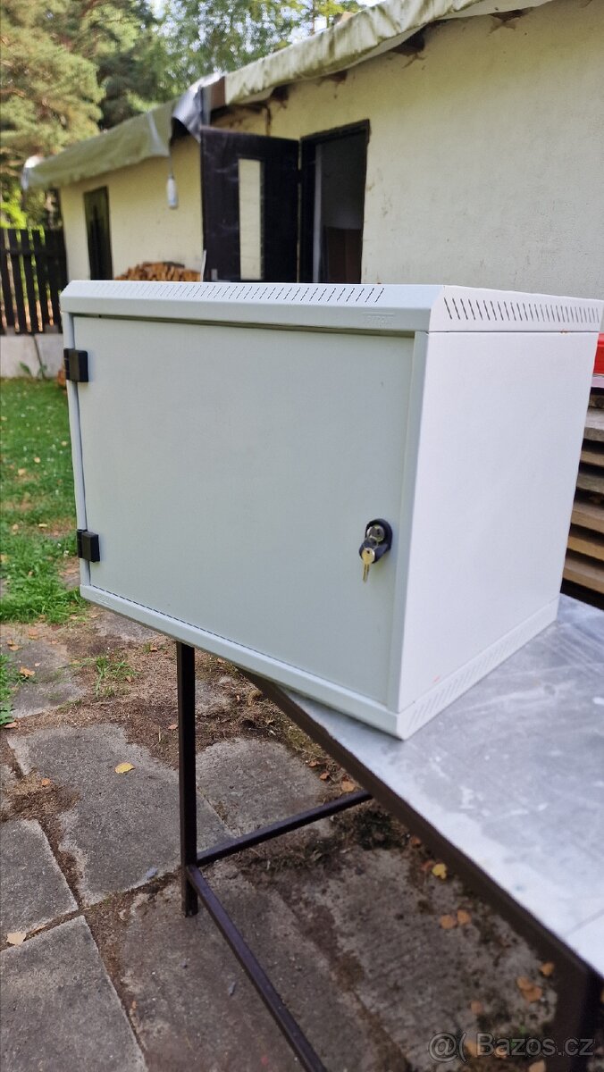Prodám rack skříň Triton 19" 9U, hloubka 500