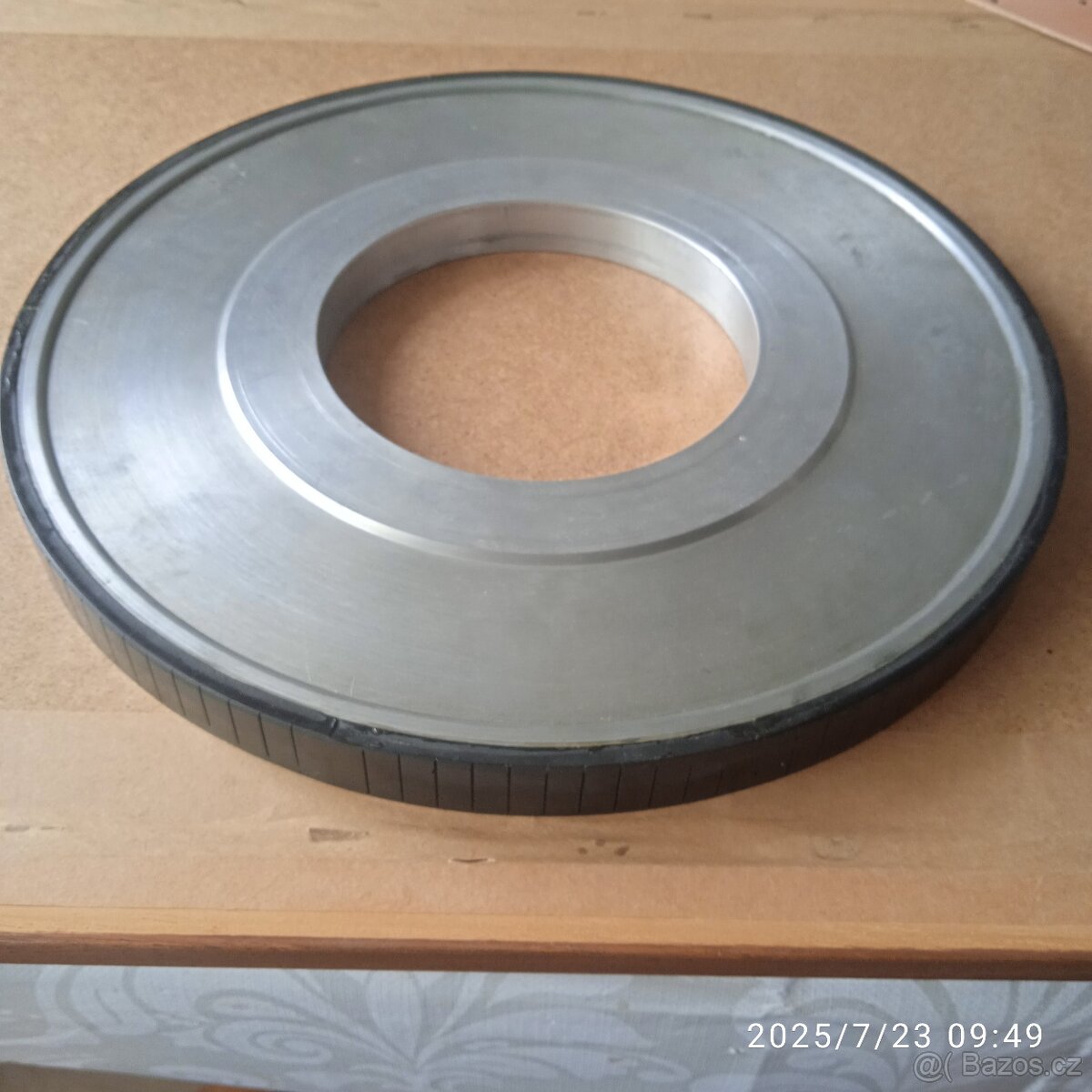 Diamantový brusný kotouč 300 mm.