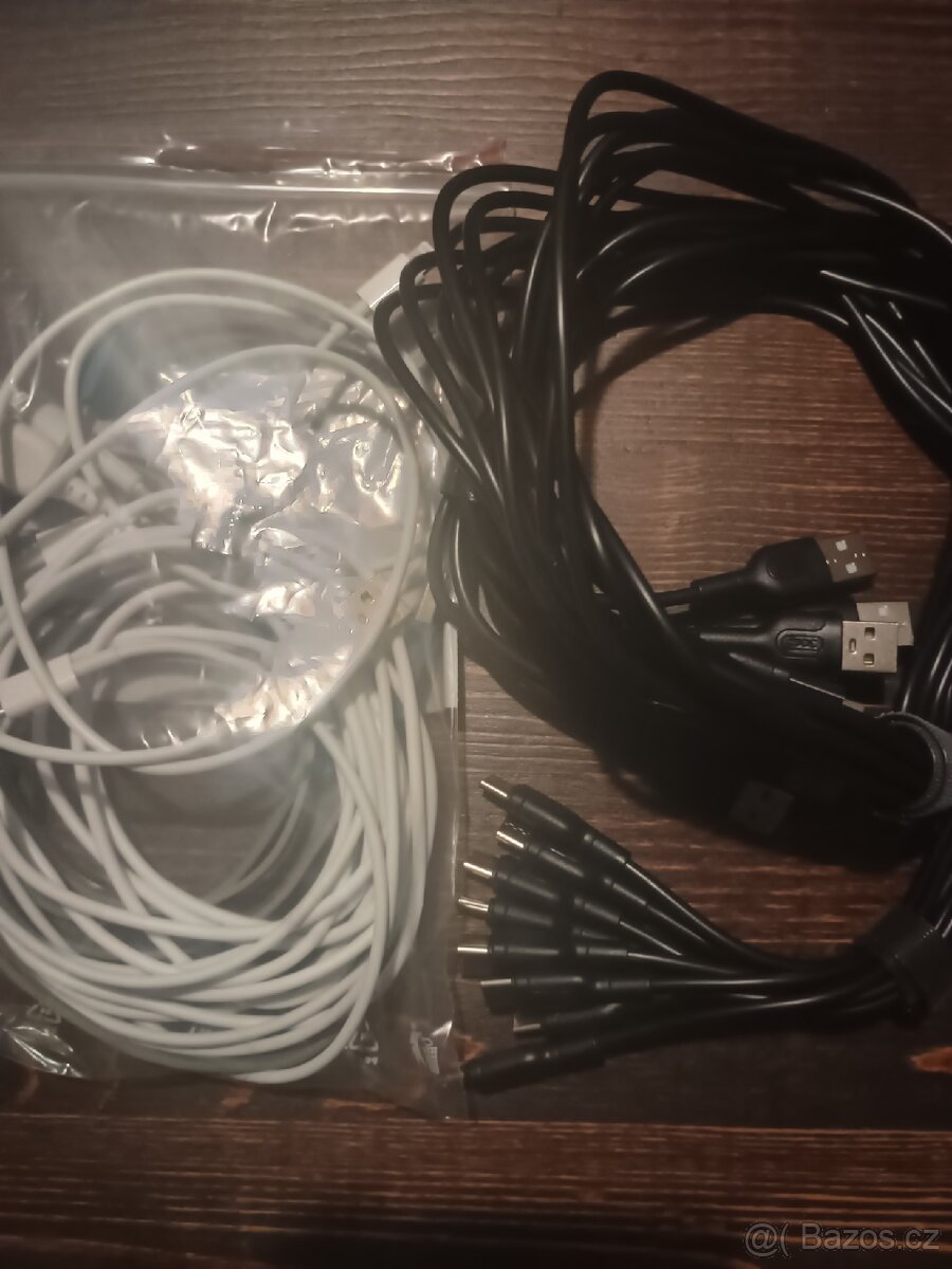 USB A - USB C / USB A - apple lightning