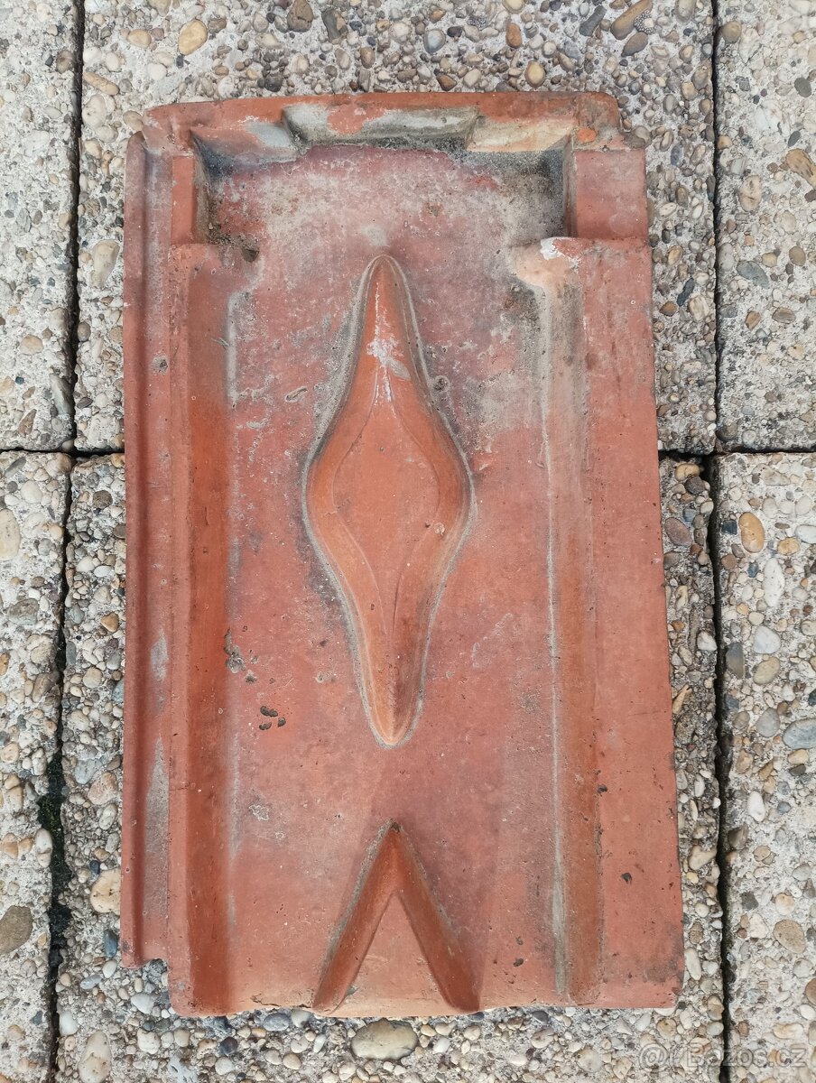 Sháním střešní tašky srdcovky