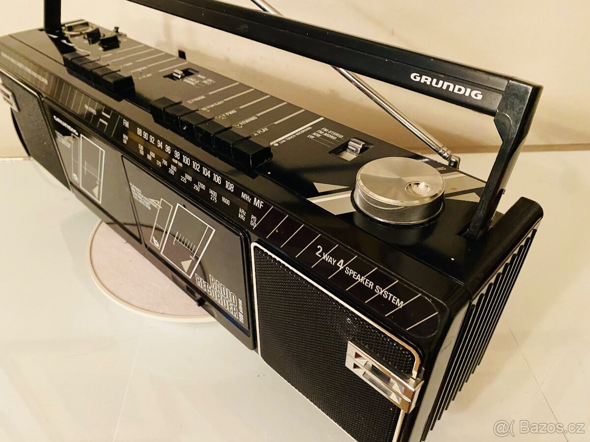 Radiomagnetofon Grundig RR 1100, rok 1988