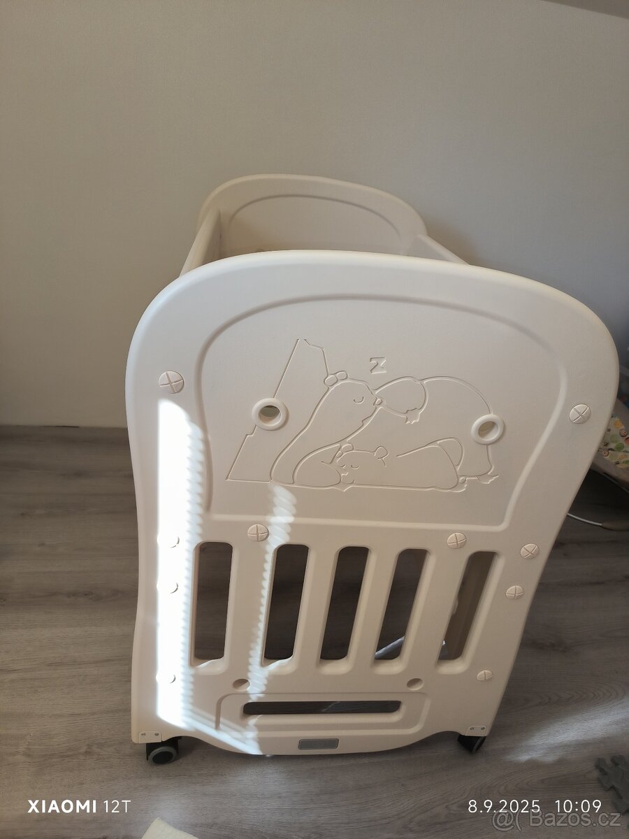 Dětská postýlka s matrací