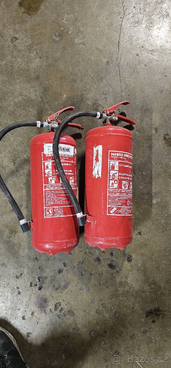 Hasící přístroj 6kg práškový.