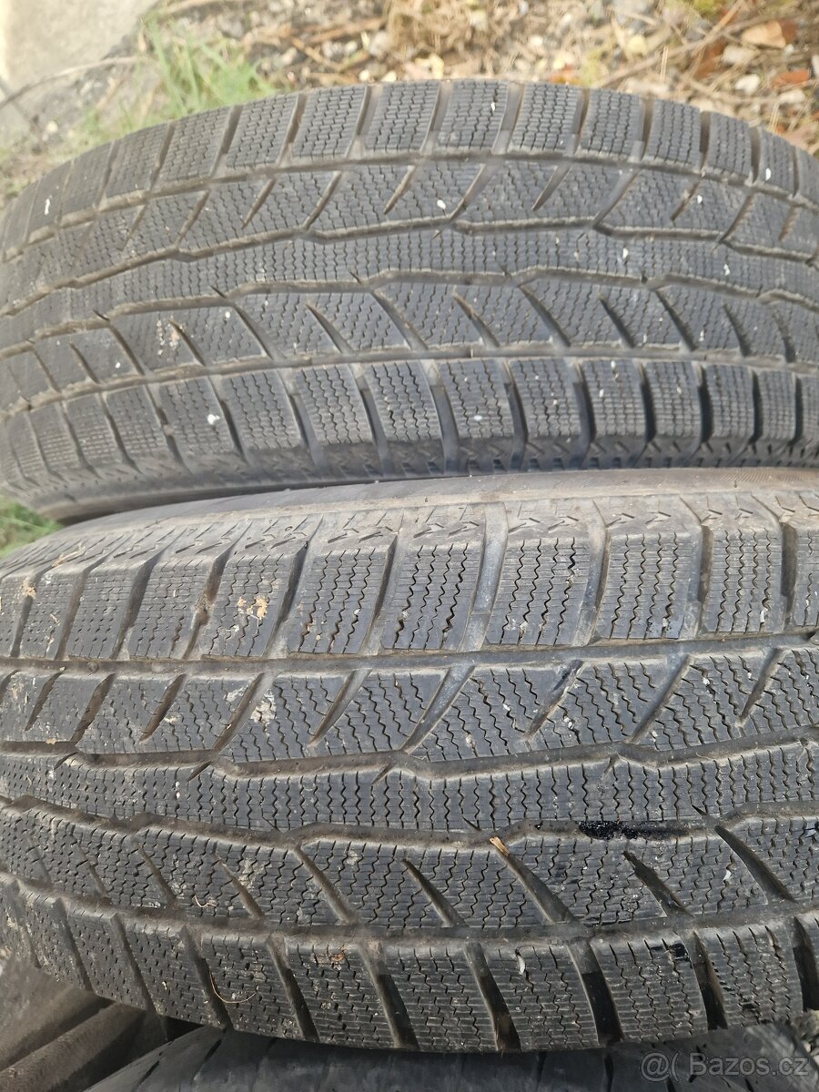 Pneu. zimní 225/75/15 Goodride