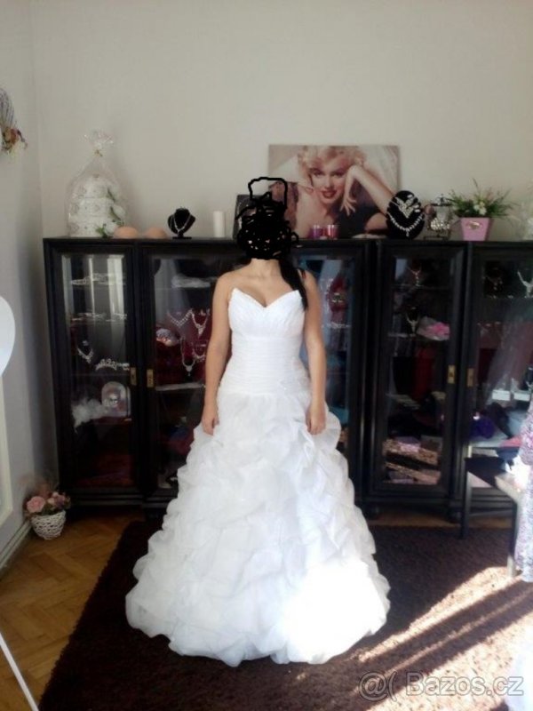 Svatební šaty