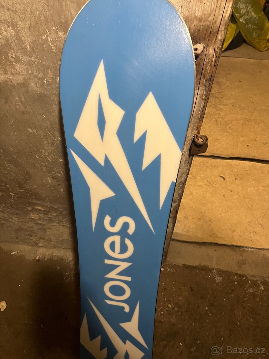Nabízím pěkný dětský snowboard Jones PRODIGI 130cm.