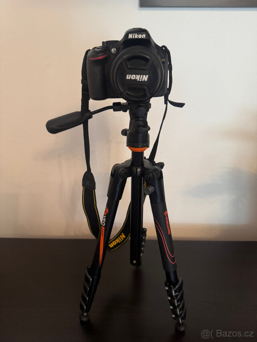 Nikon D5200 + 2 objektivy + stativ + brašna