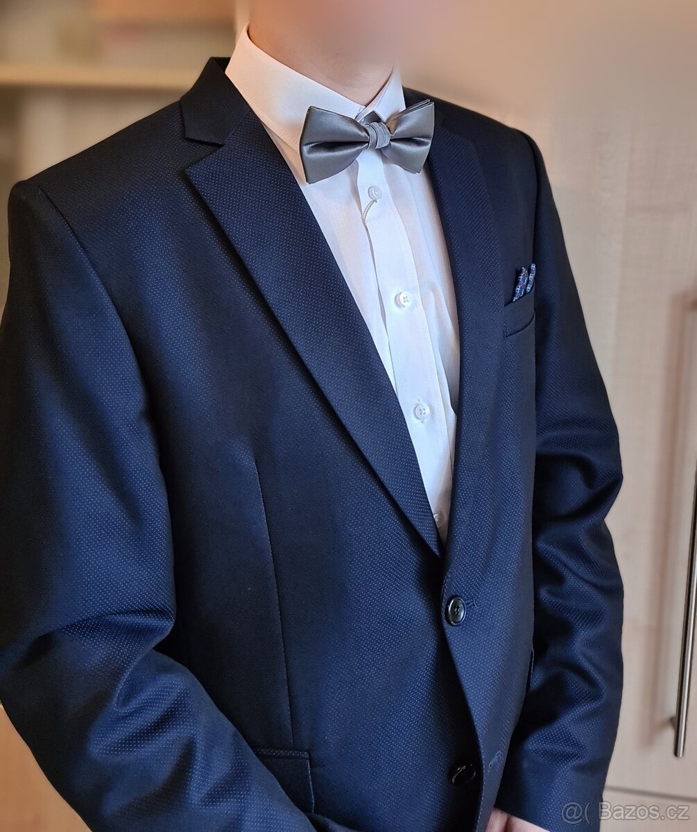 Kvalitní pánský / chlapecký oblek