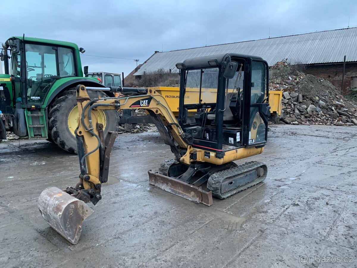 Minibagr Caterpillar 301.8