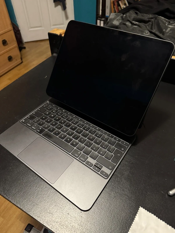 iPad Pro 13" 256GB M4 + Apple Magic Keyboard + Apple Smart
