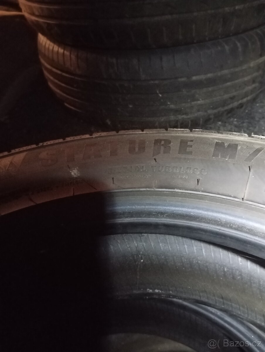 Zimní pneu 235/60/18