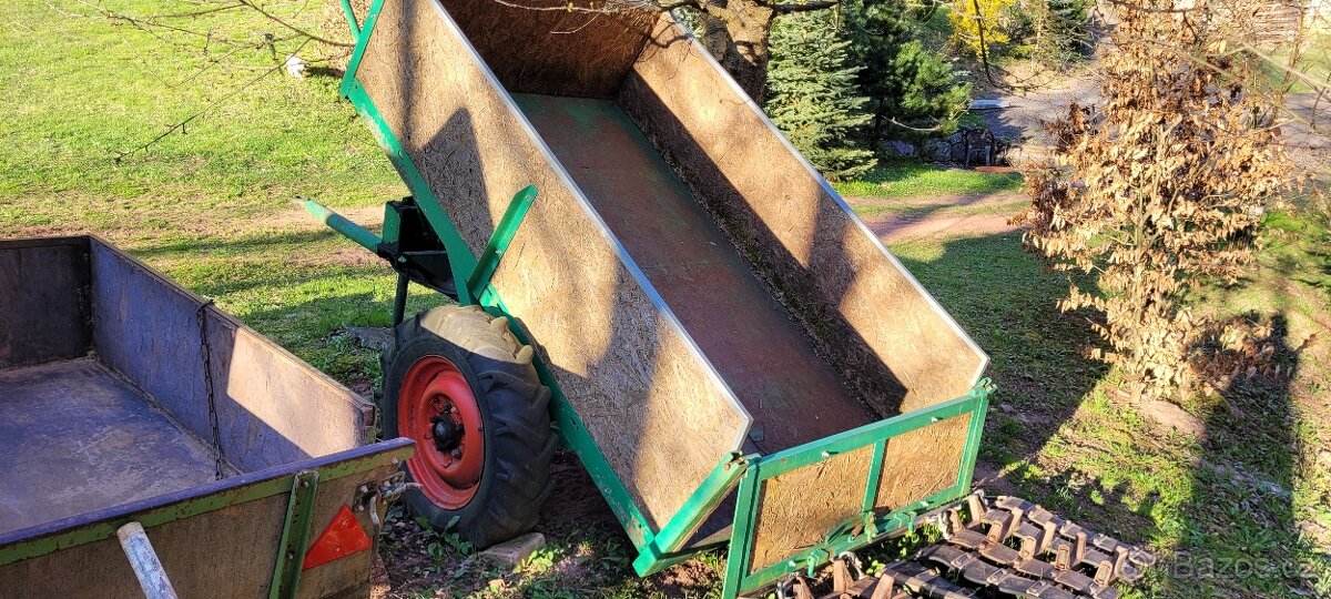 Hydraulický sklápěcí přívěs.