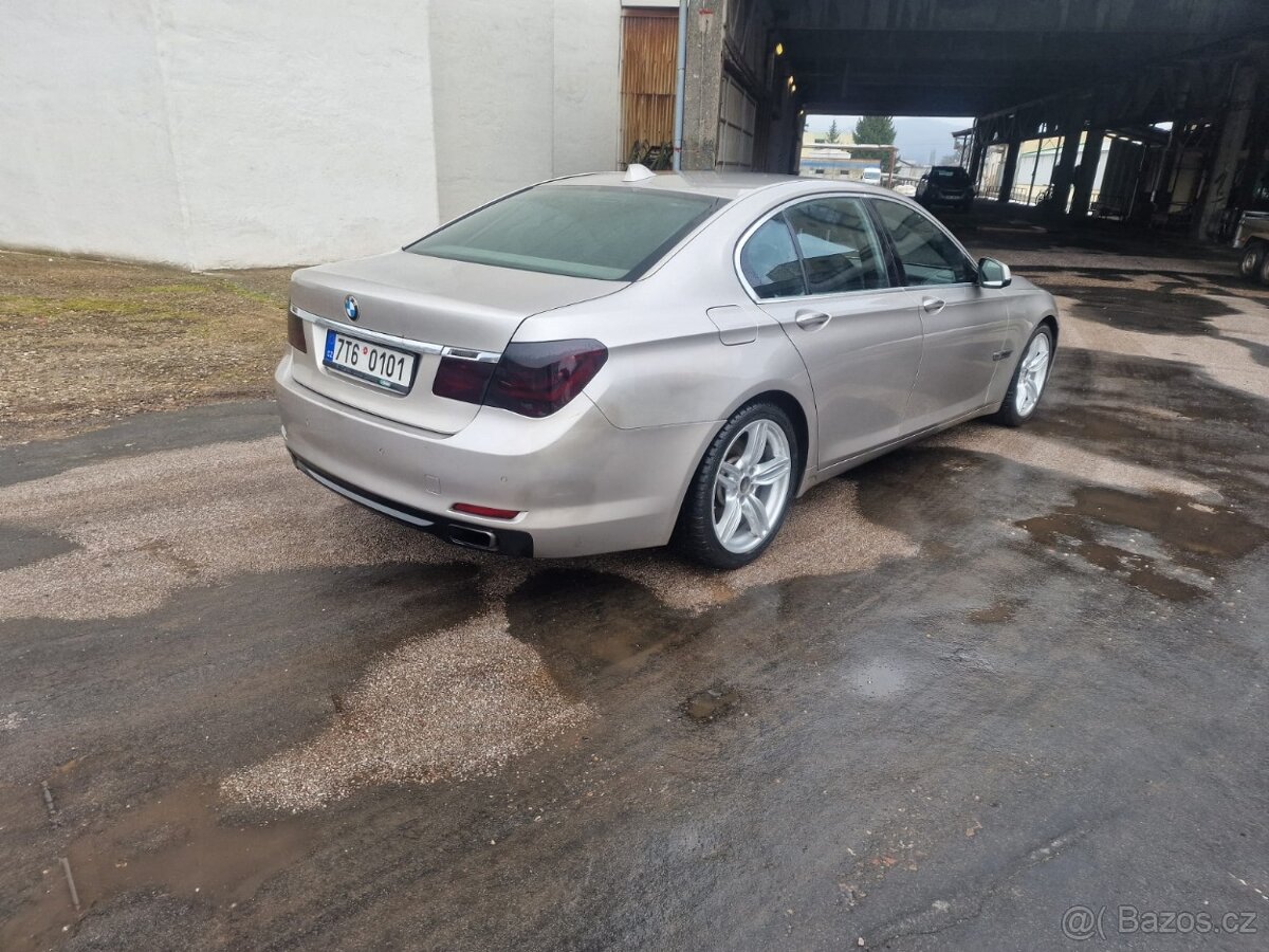 BMW 740d f01 rok 2010 velká výbava najeto 420tkm ,