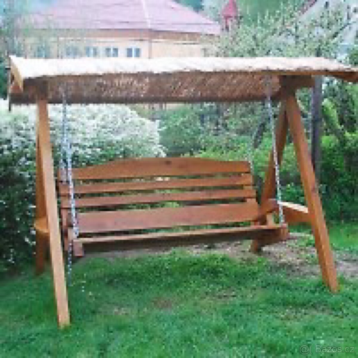 Dřevěná zahradní houpačka