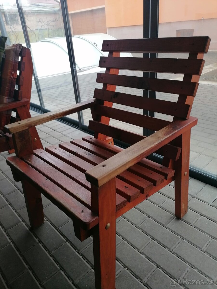 Dřevěné zahradní křeslo