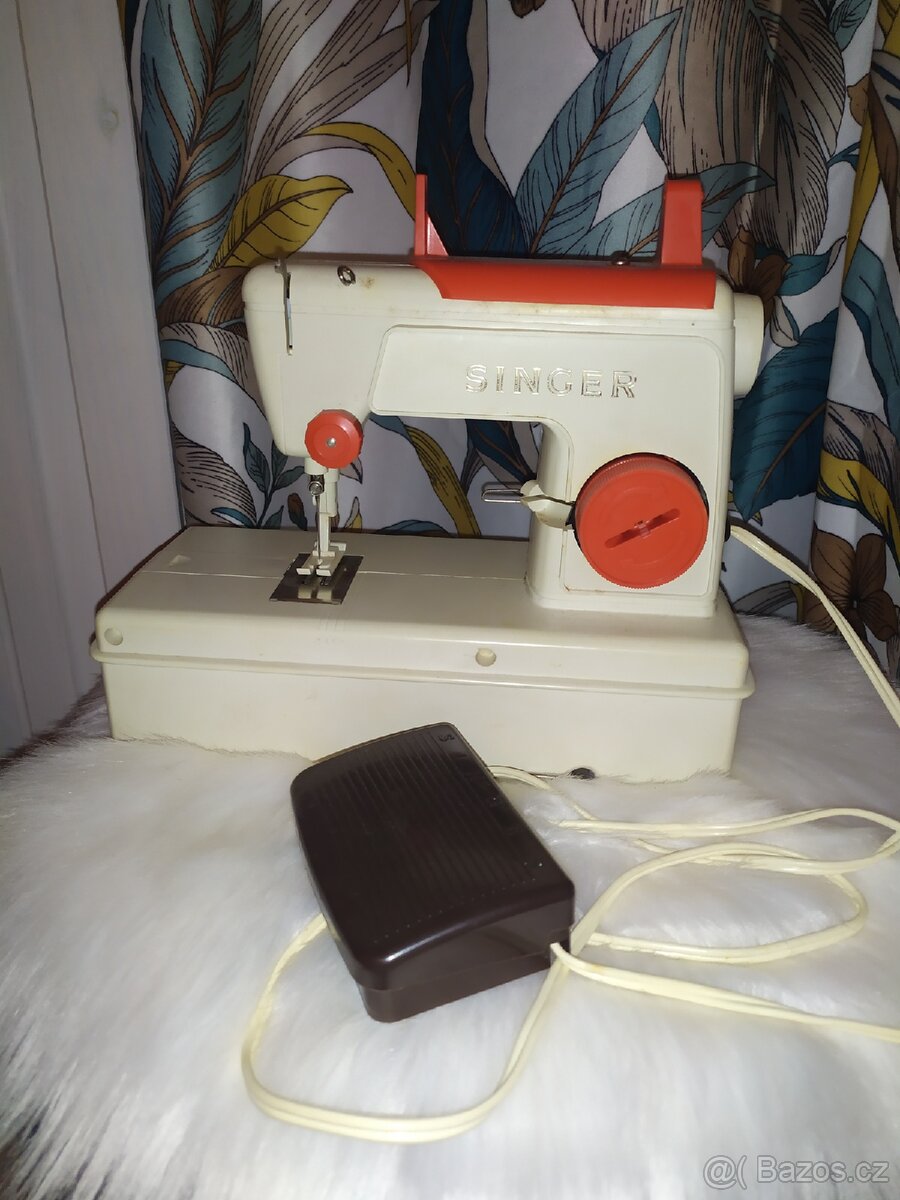Dětský šicí stroj Singer