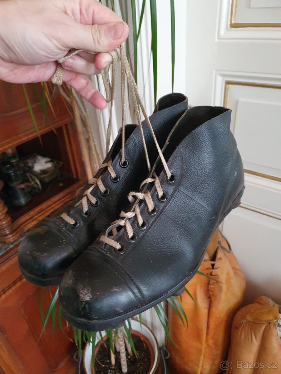Staré kožené kopačky