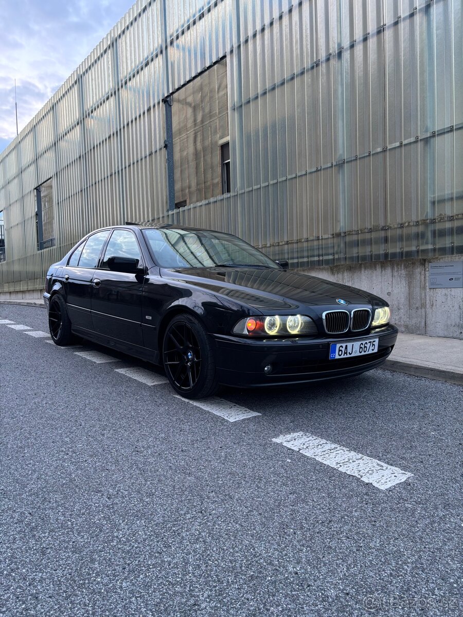 BMW 535i manuál