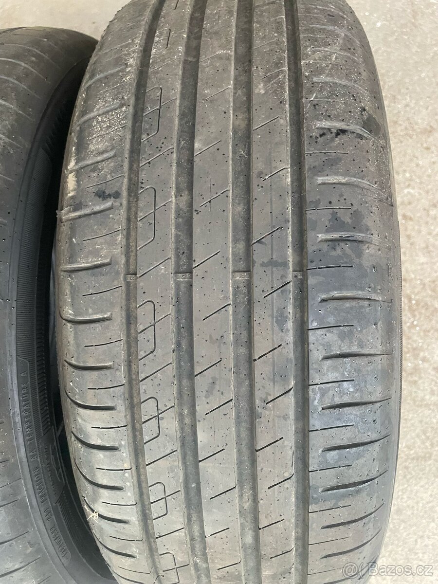 Pneu z nového auta 215/55 r17