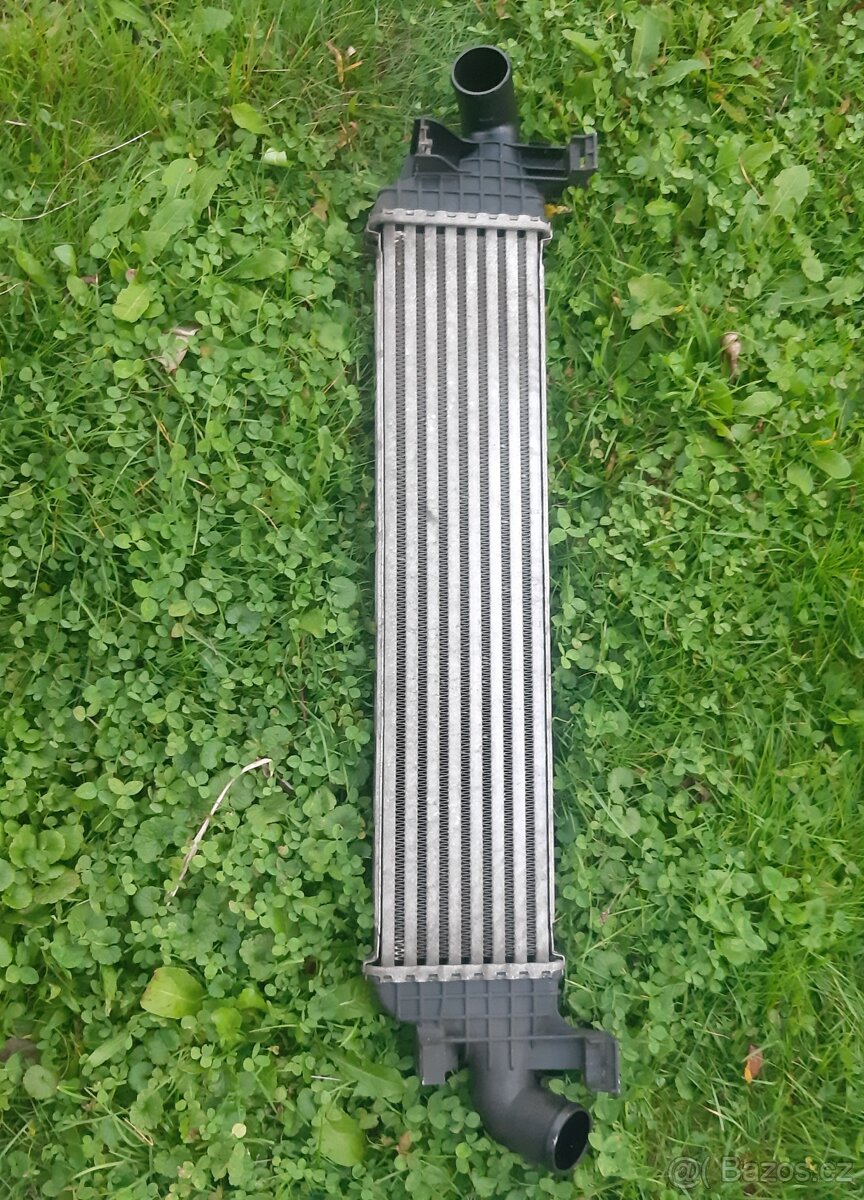 Volvo C30.chladič turba