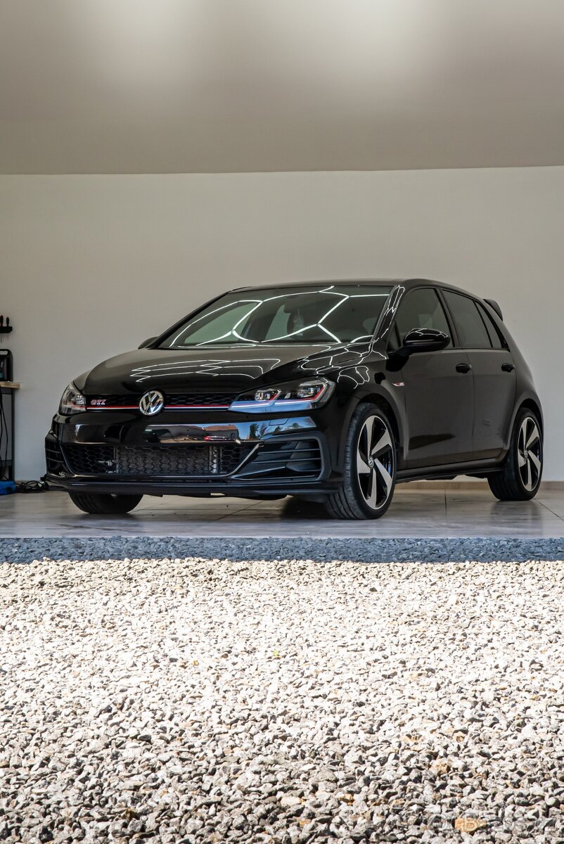 VW Golf VII GTi DSG FullLED Stav nového vozu