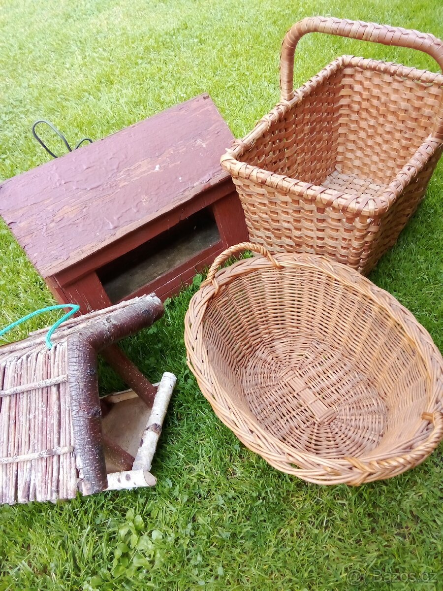 Krmítka a koše