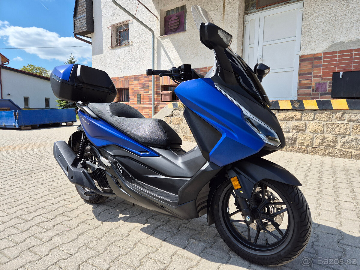 Prodám Honda Forza 125 , r. v. 2023, ABS, TC, ČR, v záruce