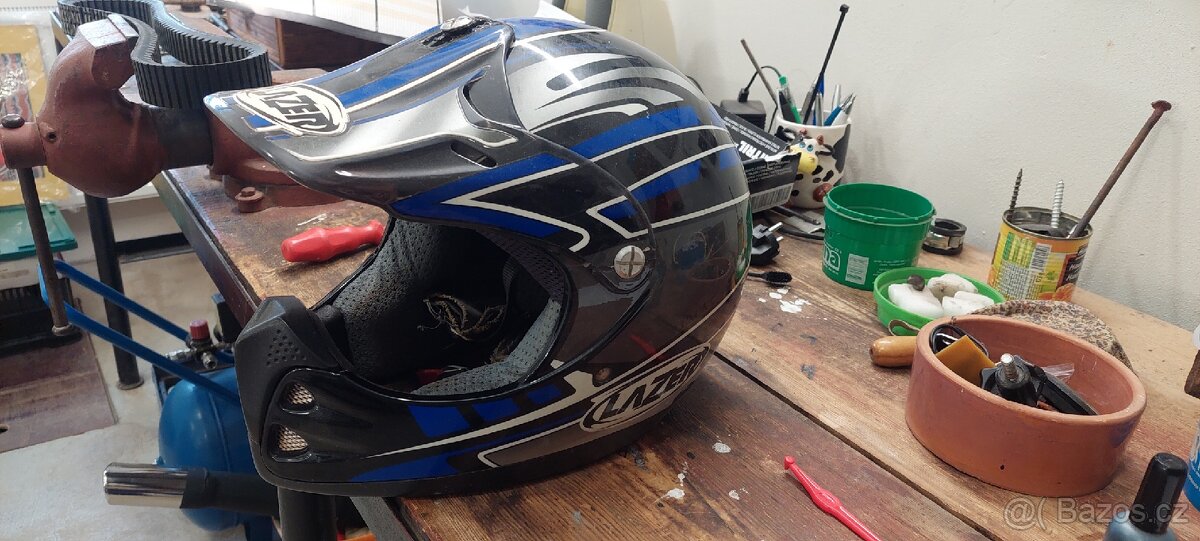 Přilba motokros, enduro, Lazer