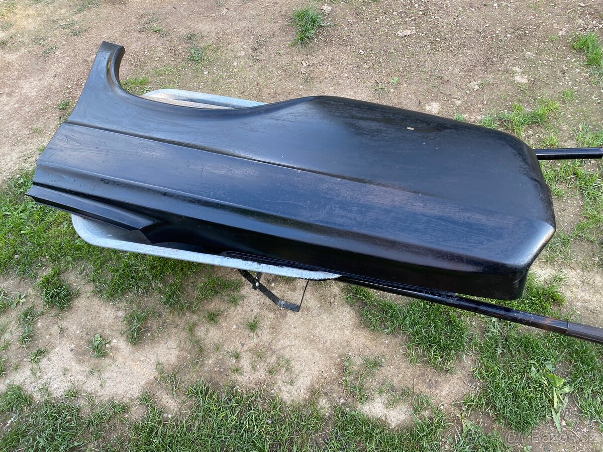 Pravý zadní blatník na Volha gaz 24