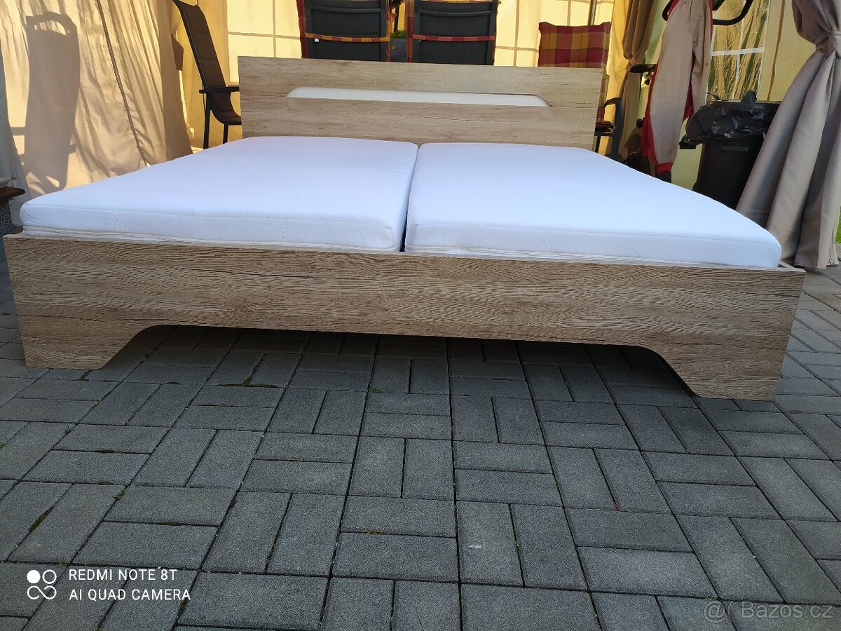 POSTEL S POLOHOVACÍMI ROŠTY A MOLITANOVYMI MATRACEMI 180x200