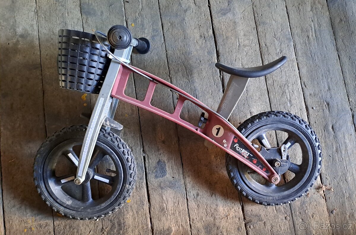 First Bike červená