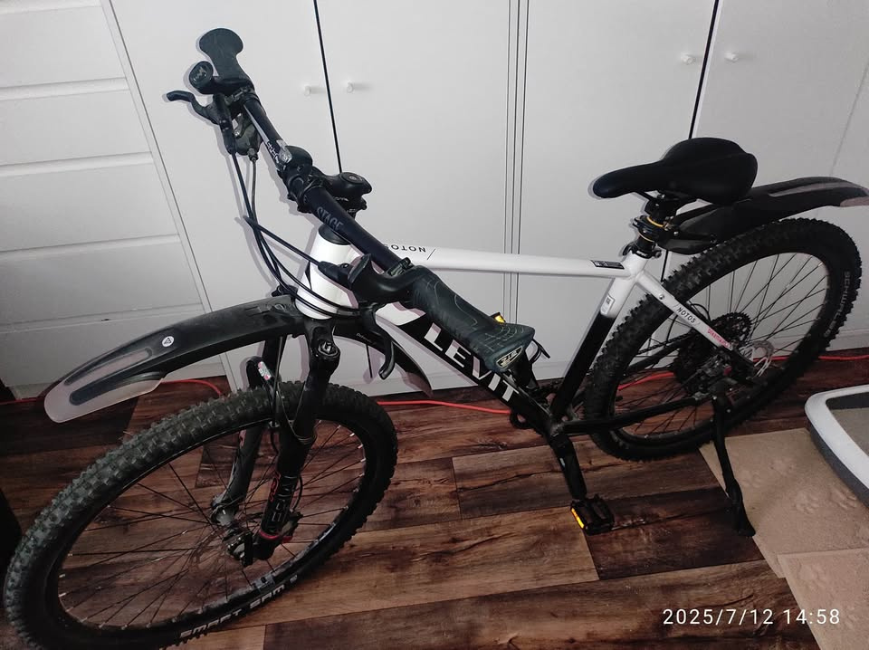 Horské kolo Levit Notos 3 2022 M (18") s příslušenstvím