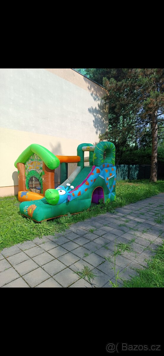 Skákací hrad Žirafa