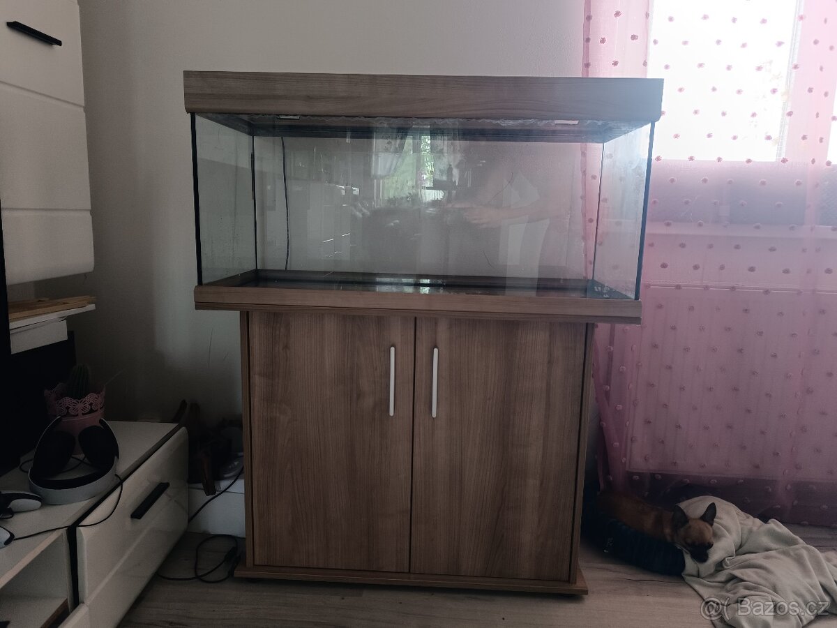 Akvárium se skříňkou 160l