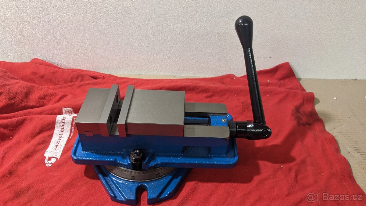Strojní svěrák 80mm otočný , precizní, jako nový