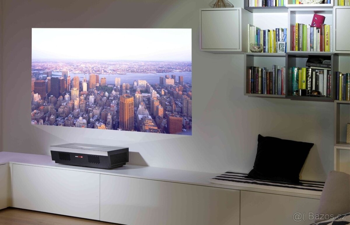 Prodám špičkový italský projector SIM2 xTV 4K UST