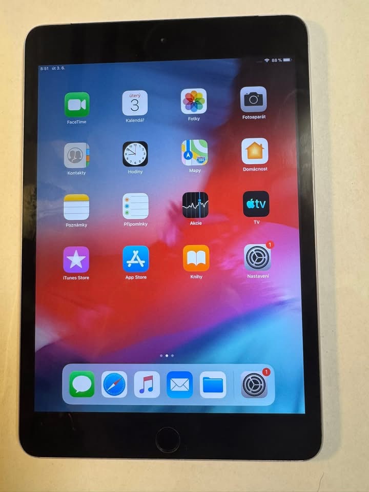 Apple iPad mini 3 16gb s kabelem  verze iOs 12.5.7  Cena 119