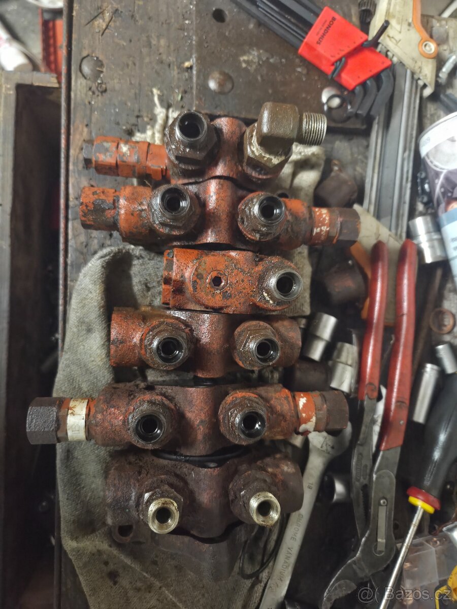 Hydraulicky rozvaděč Kubota KH