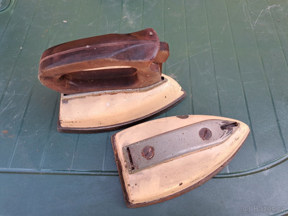 Sbirka starozitnych zehlicek