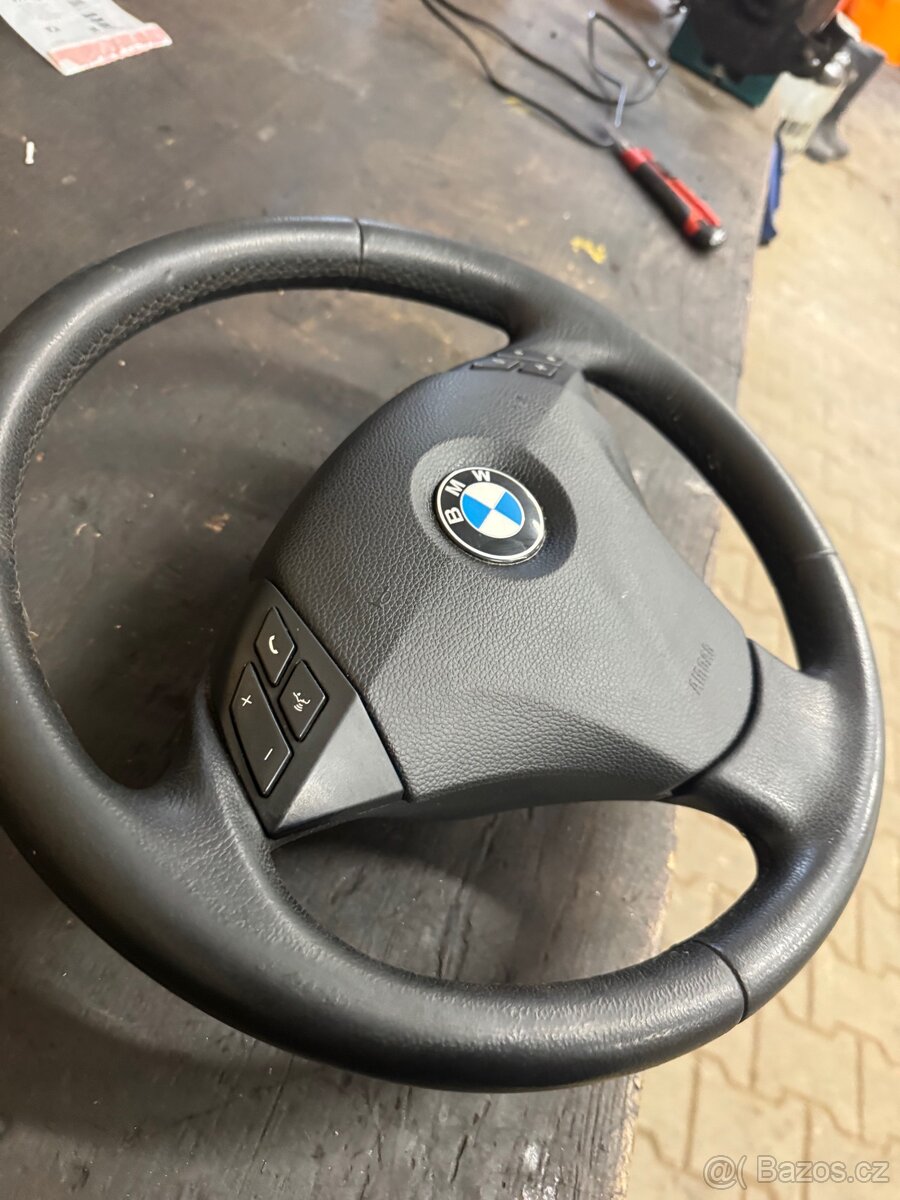 BMW E60 volant s airbagem
