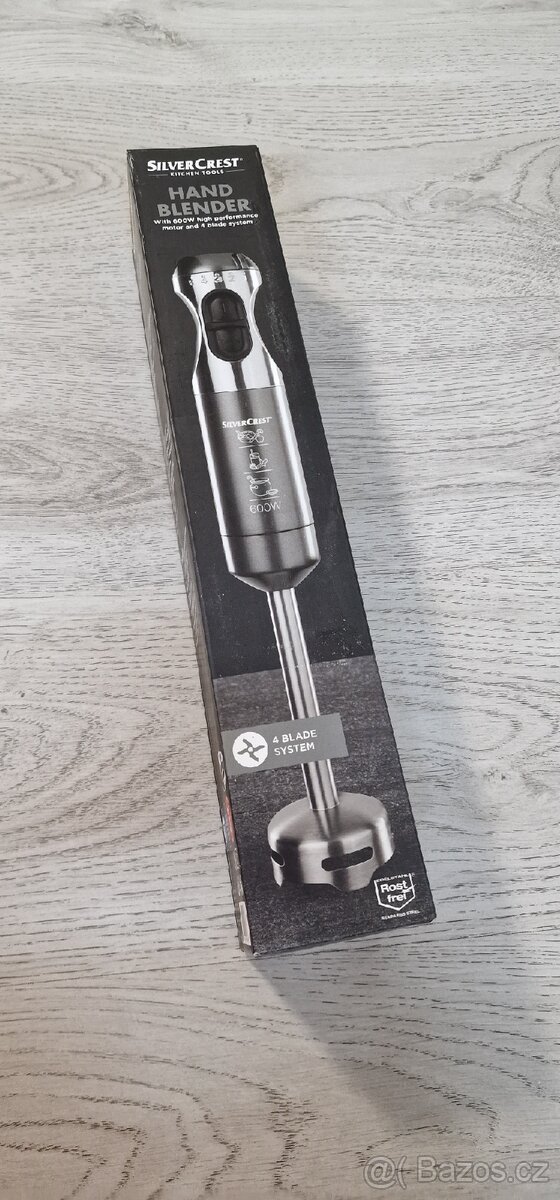 Tyčový mixér ponorný od značky silvercrest má čtyři nože