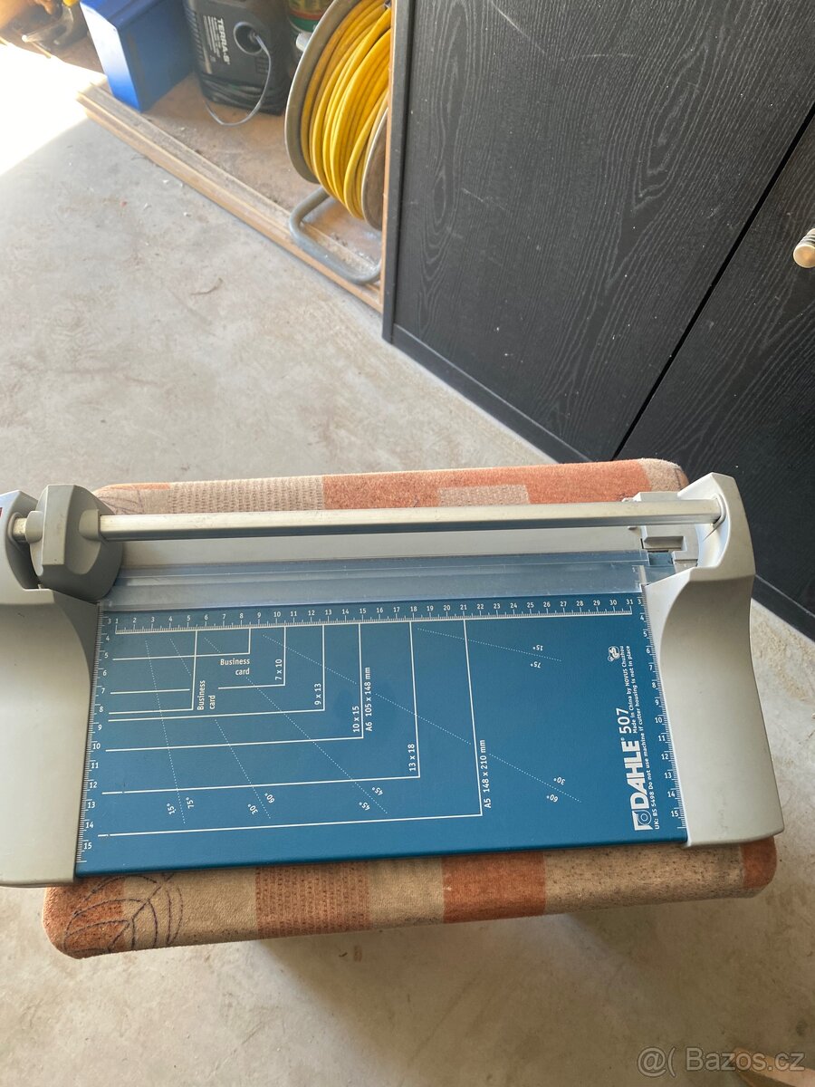 Řezačka na foto a pod.